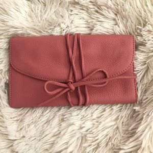 Foldable cosmetic/brush pouch